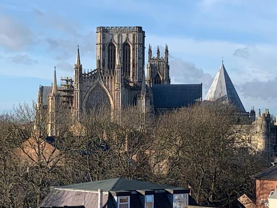 Betty'S Minster View - 6 Twins Or 3 Superkings -Central With Free Parking York Exteriör bild