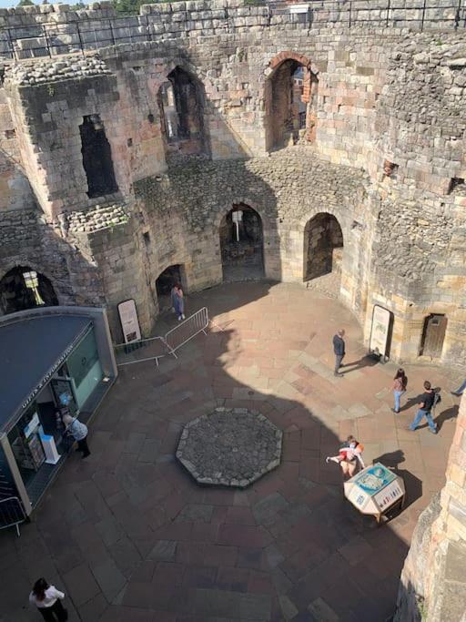 Betty'S Minster View - 6 Twins Or 3 Superkings -Central With Free Parking York Exteriör bild