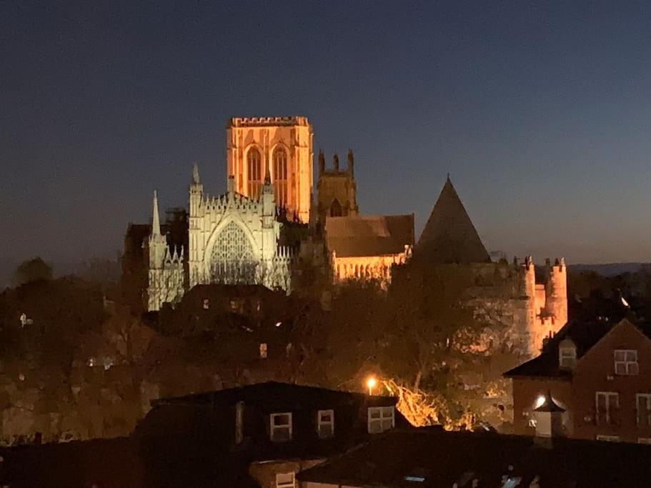 Betty'S Minster View - 6 Twins Or 3 Superkings -Central With Free Parking York Exteriör bild